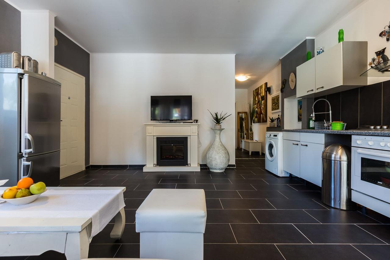 Holliday Home Maxdom Sukosan Luaran gambar
