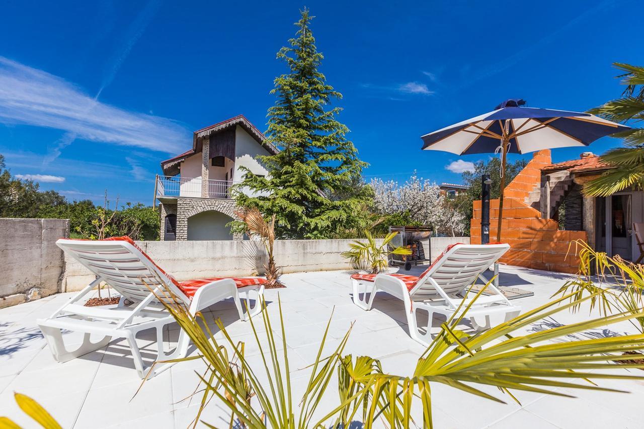 Holliday Home Maxdom Sukosan Luaran gambar
